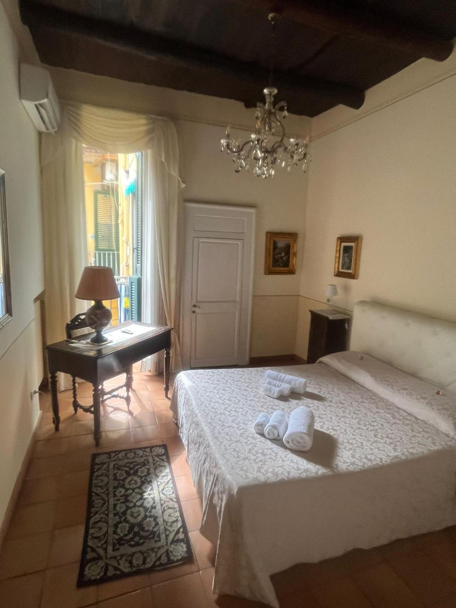 Maison Barriera - Luxury Suites - Salerno City Center Exterior foto